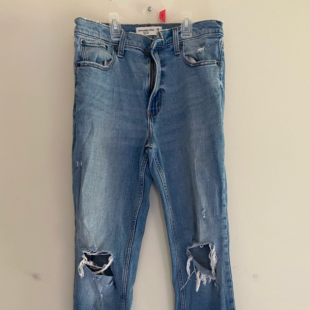 Abercrombie & Fitch Distressed Skinny Jeans